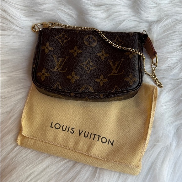 AUTH. Louis Vuitton Monogram Mini Pochette Accessoires PRISTINE clutch wristlet - Picture 7 of 13